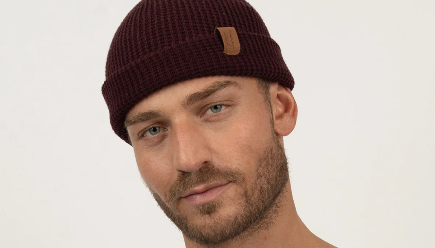 Pour cet hiver 2025, voici les bonnets et les écharpes pour hommes les plus tendances !